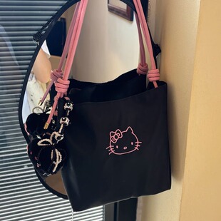 黑粉可爱kitty刺绣单肩斜挎两用大容量百搭实用包包通勤原创手提