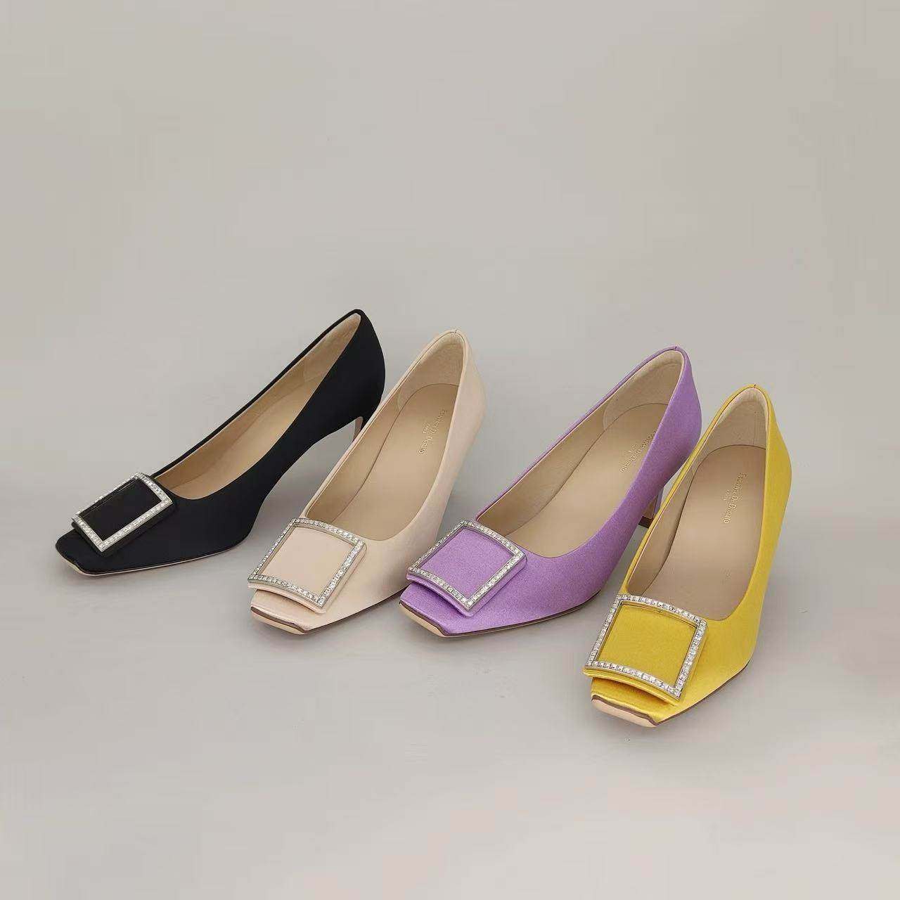 钻方扣防滑鞋底真丝绸缎面内羊皮香蕉跟女鞋子高跟鞋单鞋上班鞋,女鞋,深口单鞋,淘宝优惠券,粉丝福利购,淘宝优惠卷