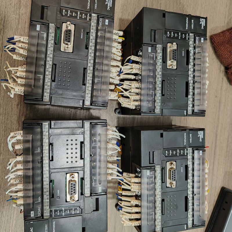 欧姆龙CP1L-M30DT-D 实物如图所示,功能包好,单--议价商品