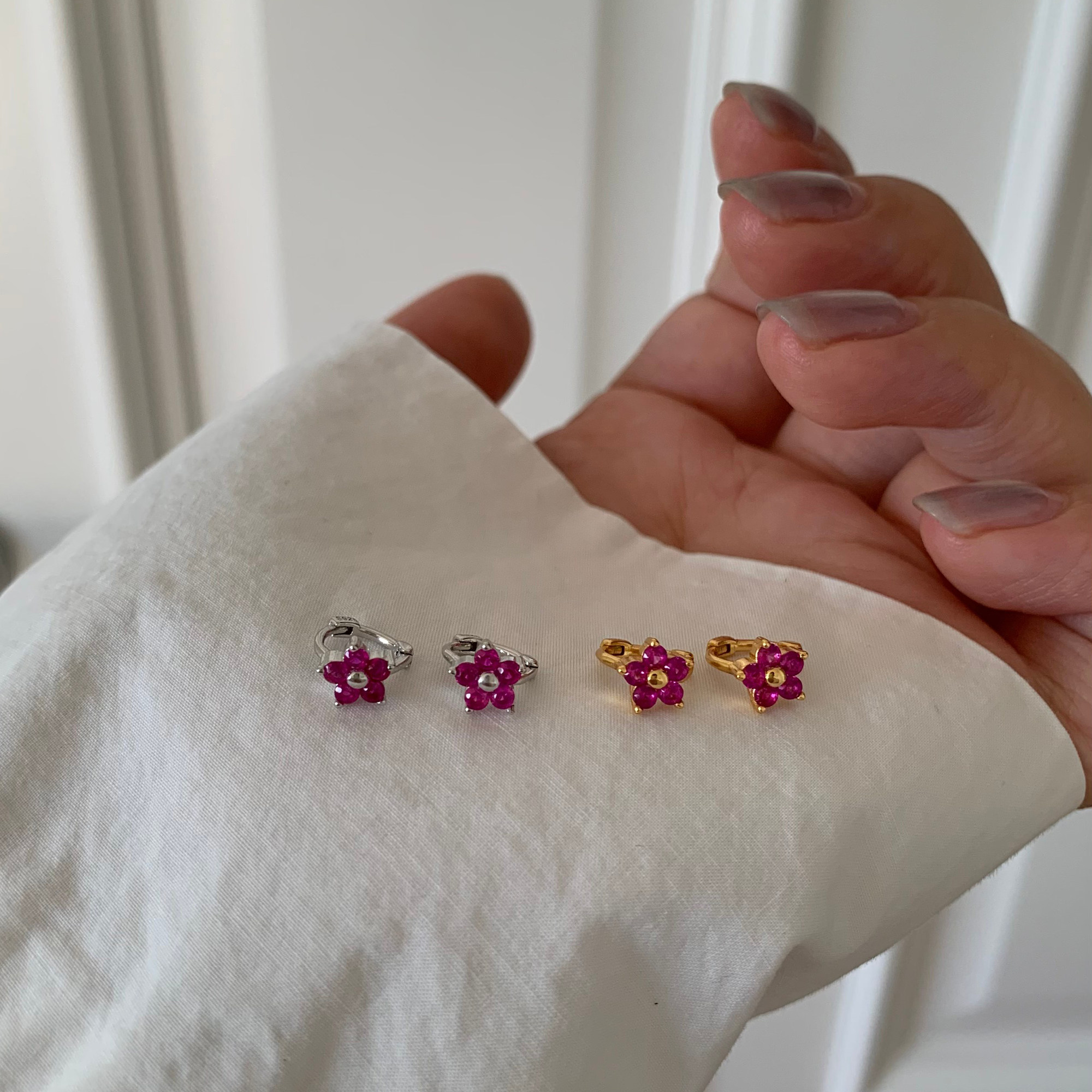 岚屿  蔷薇/通体S925银迷你五瓣花锆石小耳圈复古时尚耳骨扣耳环,饰品/流行首饰/时尚饰品新,银饰耳饰,淘宝优惠券,粉丝福利购,淘宝优惠卷