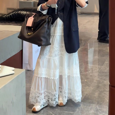 白色时尚温柔气质半身裙女2025夏季新款蕾丝绣花拼接流行a字伞裙