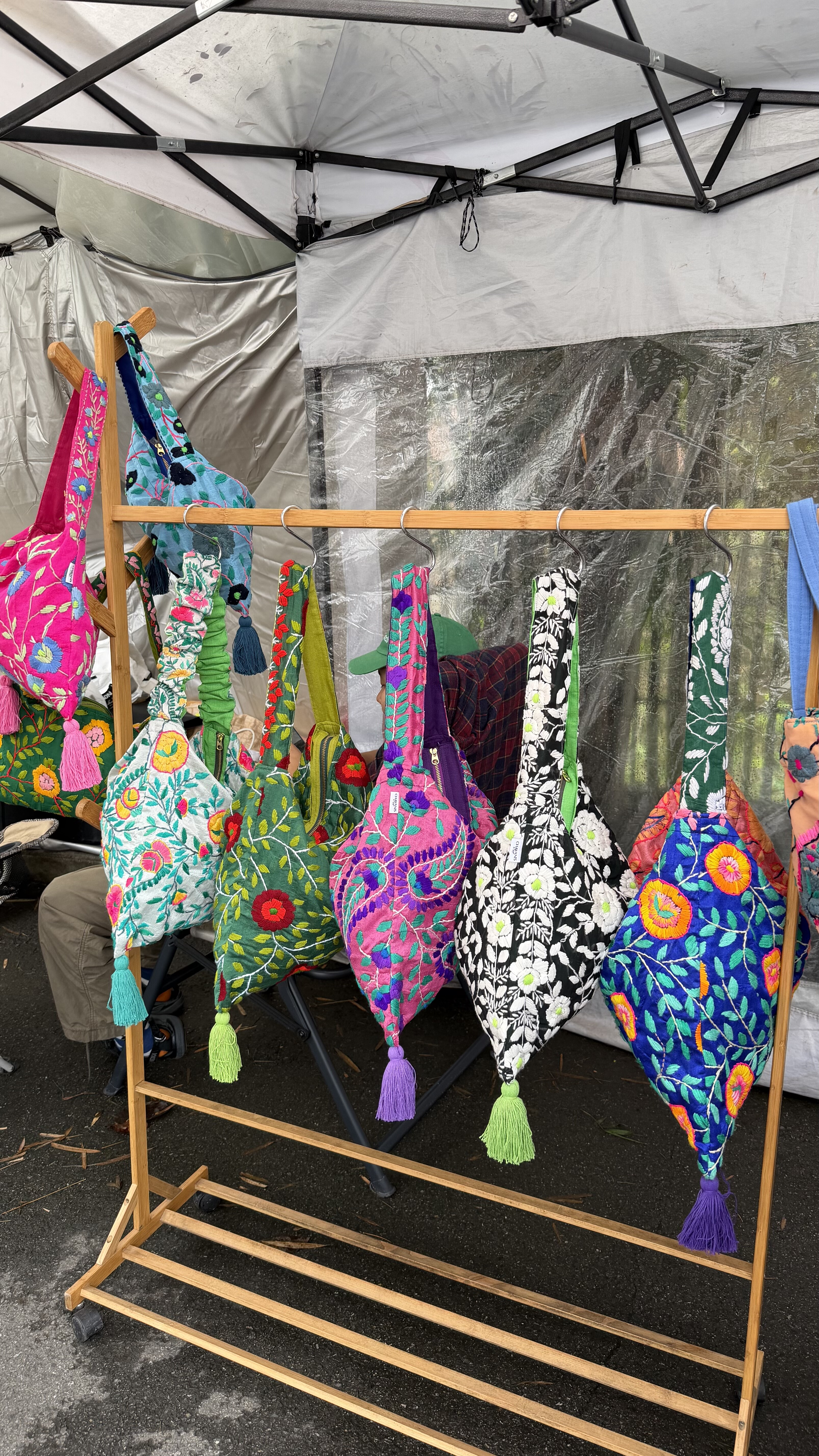 泰国花包单侧包斜挎包三角包刺绣包