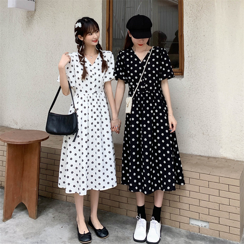 Real price Korean version sweet and gentle wind long waist close show thin flower air Short Sleeve Dress