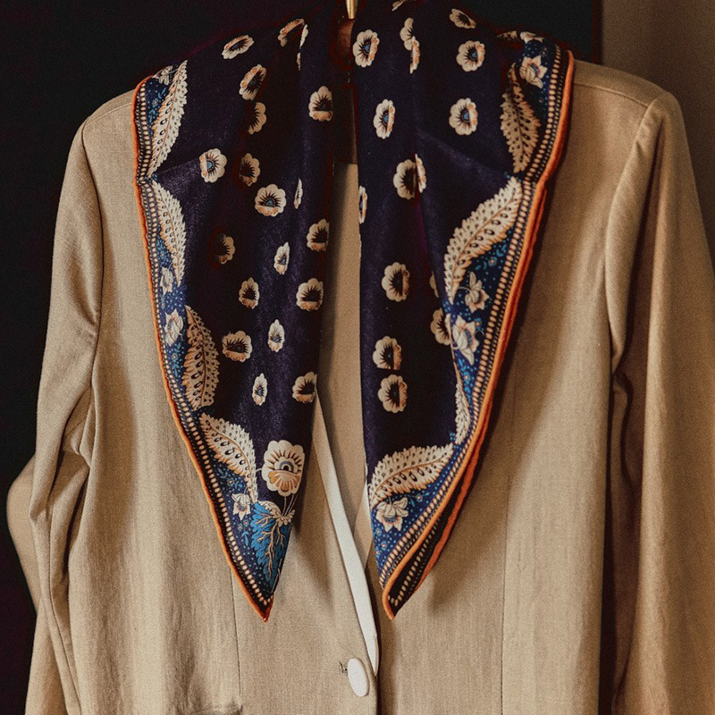 百搭2025秋冬款真丝羊毛围巾女士防寒护颈丝毛丝巾送妈妈系脖方巾