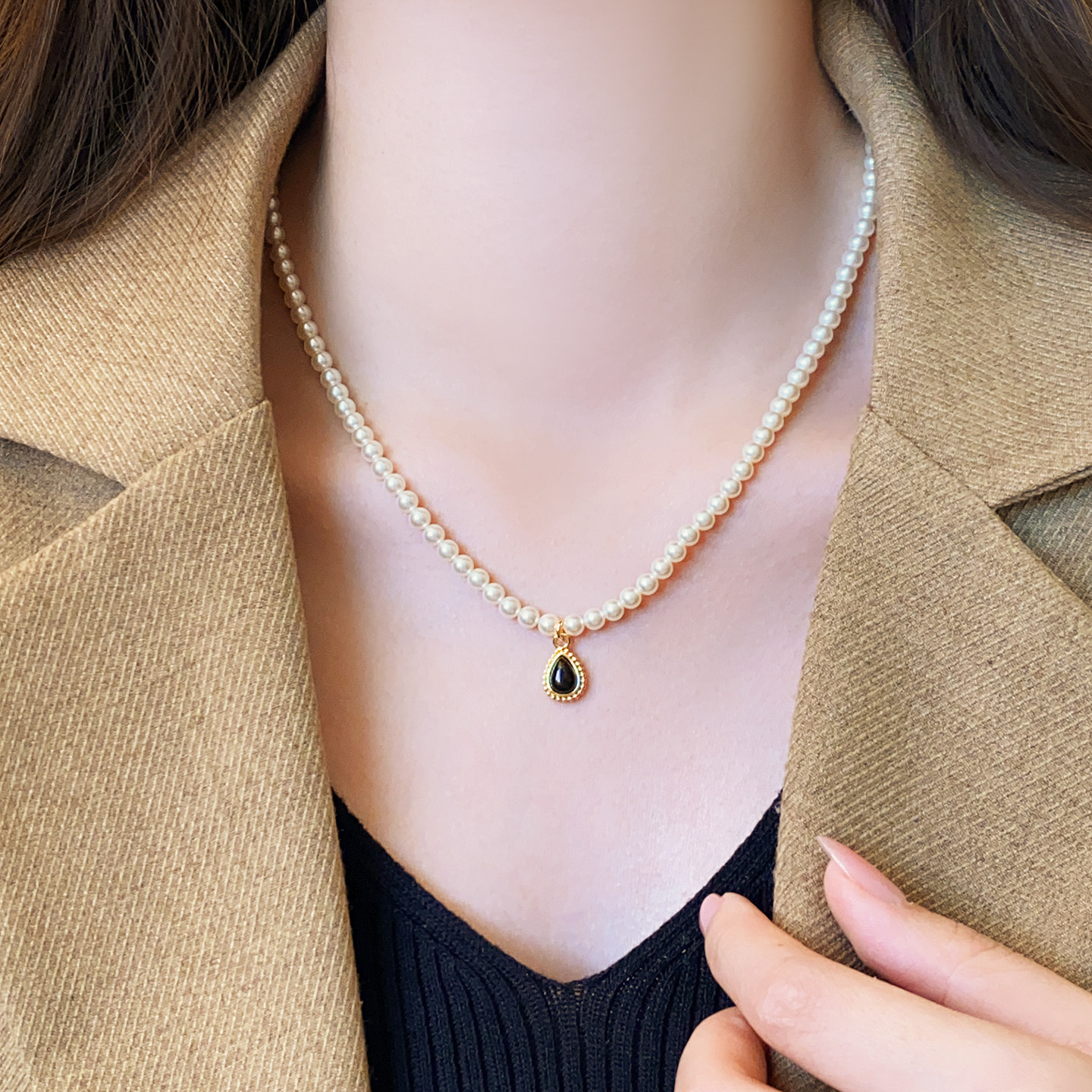 MEILAIFUREN高端定制黑色水滴吊坠珍珠串珠项链女新款颈链高级感