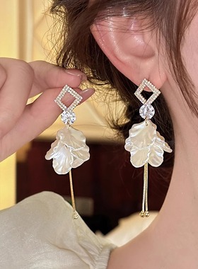 MEILAIFUREN高端定制几何镂空方形微镶白色贝壳耳环流苏耳钉耳饰