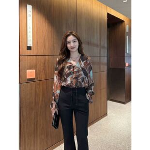 韩版洋气性感碎花荷叶边V领长袖上衣女春秋薄款高级感长袖雪纺衫