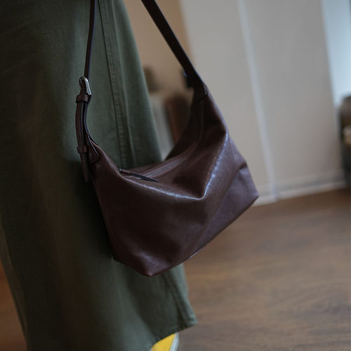 鹿小姐复古高级感植鞣牛皮腋下包