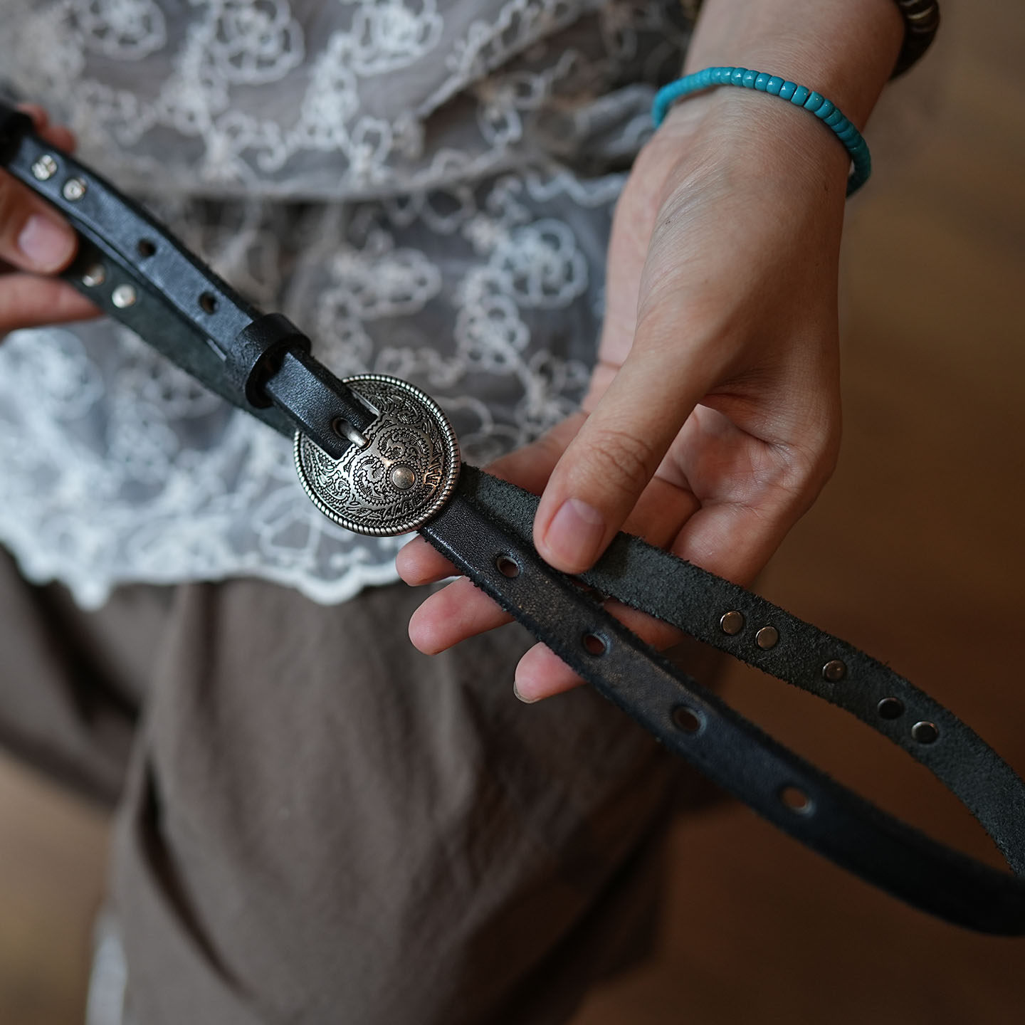 植鞣牛皮复古铆钉雕花裙细腰带真皮针扣女士装饰简约百搭时尚皮带