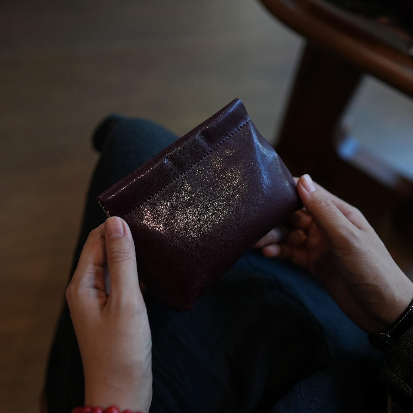 植鞣牛皮复古口红收纳口金包