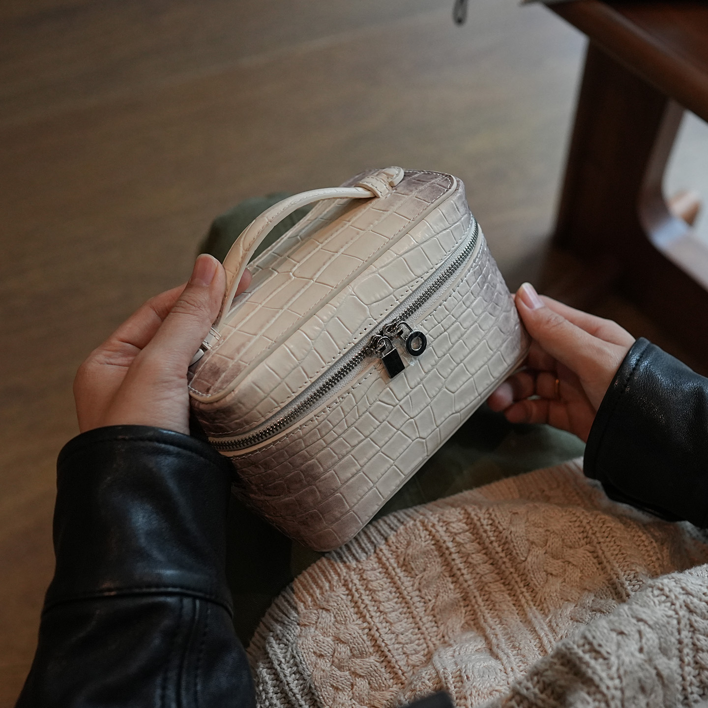 简约高级感头层牛皮便携小方包