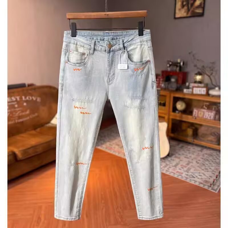 高端浅蓝色牛仔裤男潮牌夏季薄款小脚裤2025新款男士韩版修身裤子