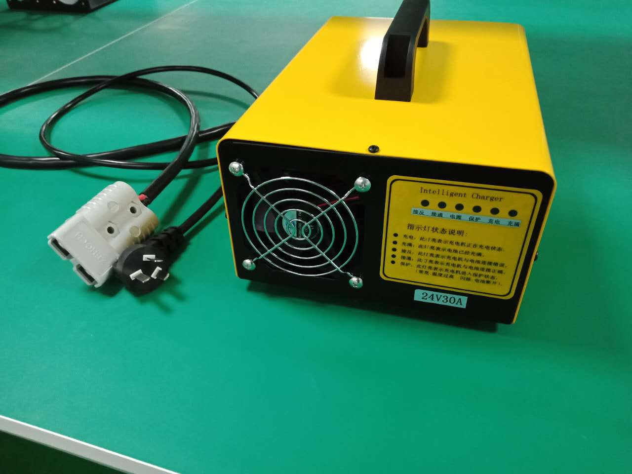 包邮中力合力诺力西林杭叉搬运堆高叉车24V48V30A40A50A充电机器