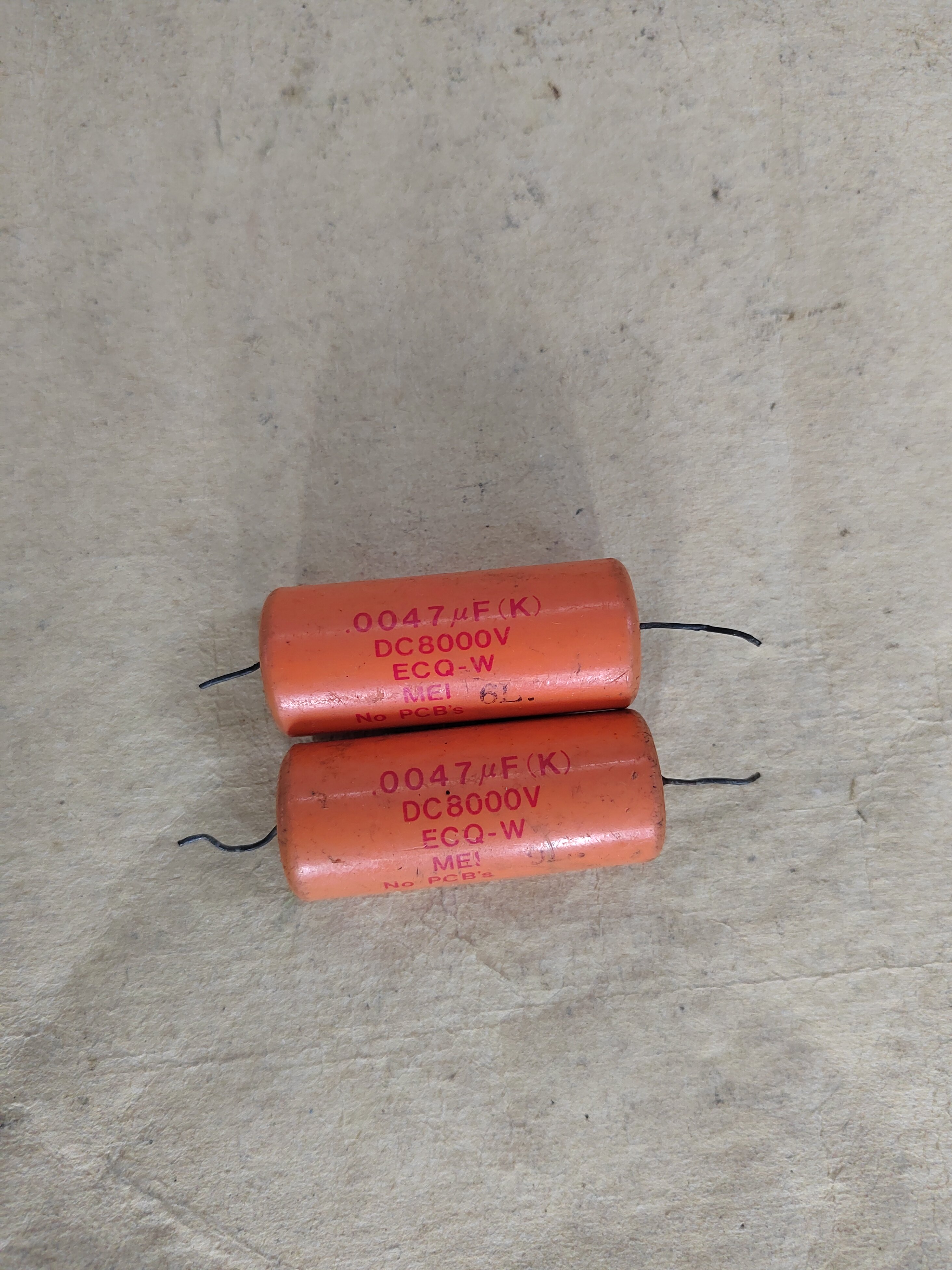 乐声陶瓷高压油浸电容8000V 0.0047UF 体积：20*50mm 一只20元