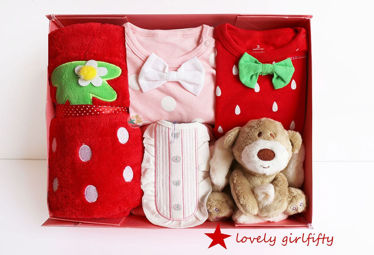 Coffret cadeau pour nouveau-né - Vêtements + Fournitures - Ref 1952626 Image 1