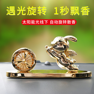 车载香薰兔子车内中控台装 法兰博网红汽车摆件2025新款 饰品高级感
