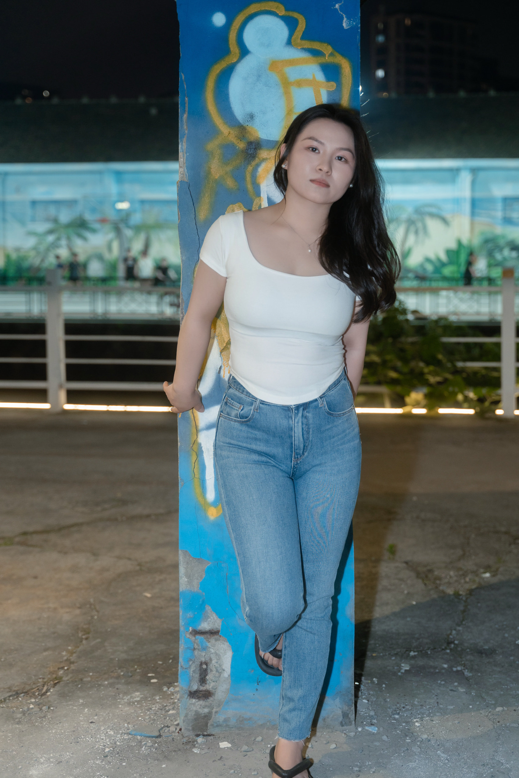 代嘉儿Aftwo81813小个子梨形肉腿姐妹冲无痛拥有蜜桃臀紧身牛仔裤