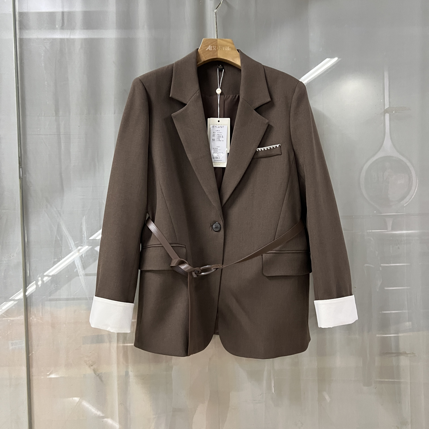 奕路莎E26CW829商场专卖2025秋时尚新品女装腰带一粒扣西服外套潮