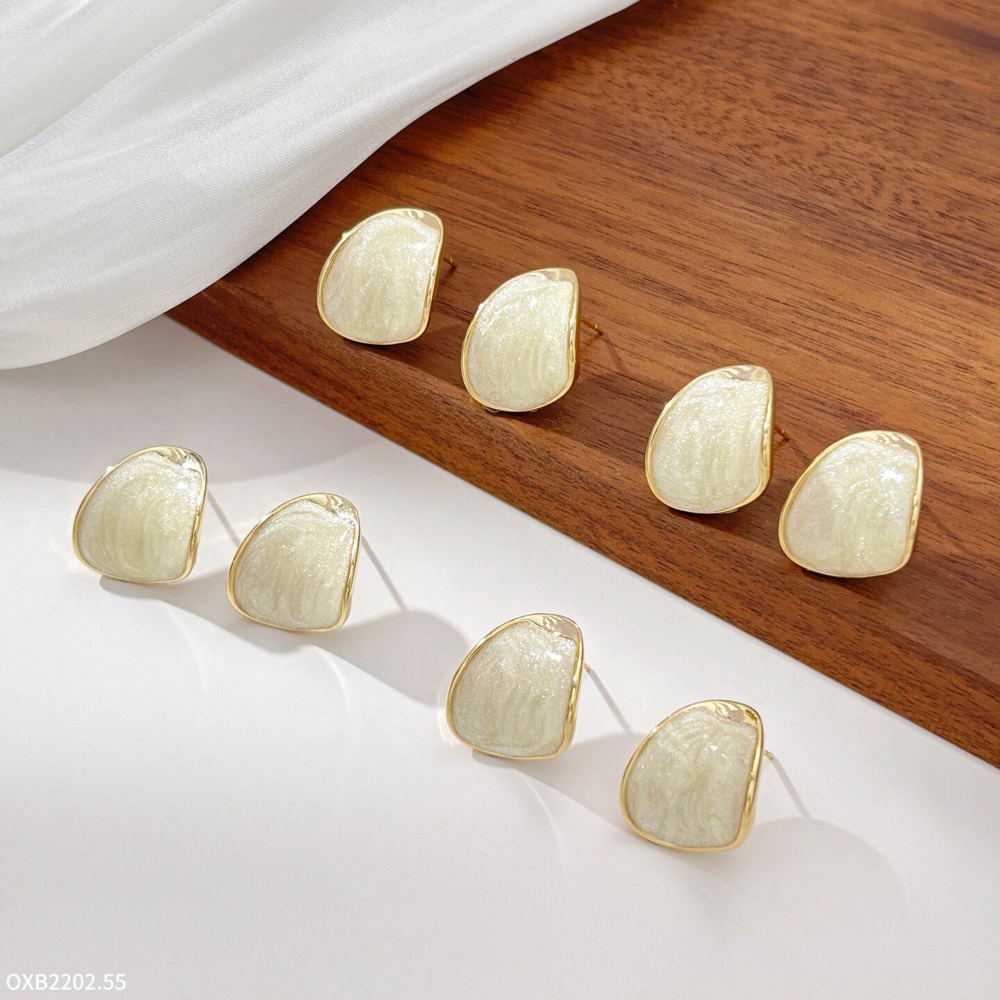 新款时尚高级感滴油精致耳钉女百搭气质百搭耳饰银针几何耳饰