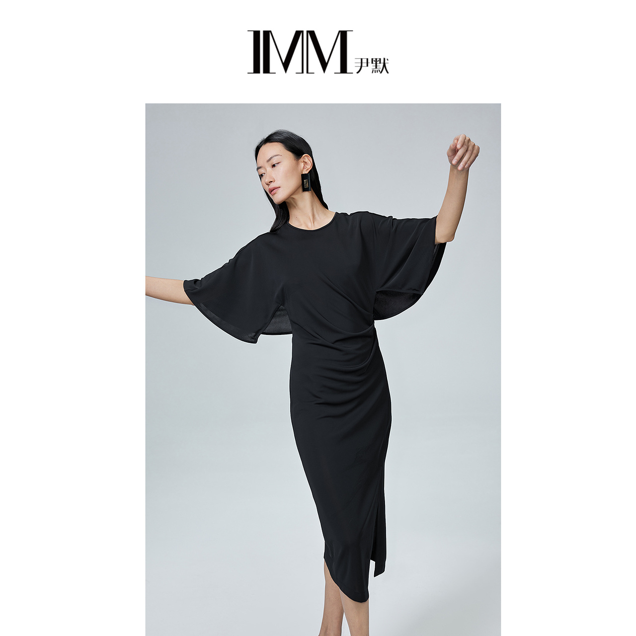 尹默小黑裙腰间捏褶连衣裙