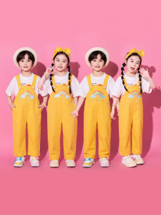 儿童演出服小学生运动会啦啦操班服合唱服表演T桖黄色背带长裤秋