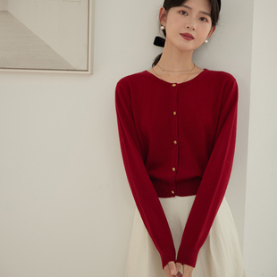 SW十月毛衣法式 OCT 浪漫淑女风圆领金色金属扣短款 复古红色小开衫
