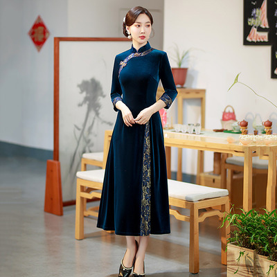 蓝色金丝绒显瘦奥黛妈妈装国风新