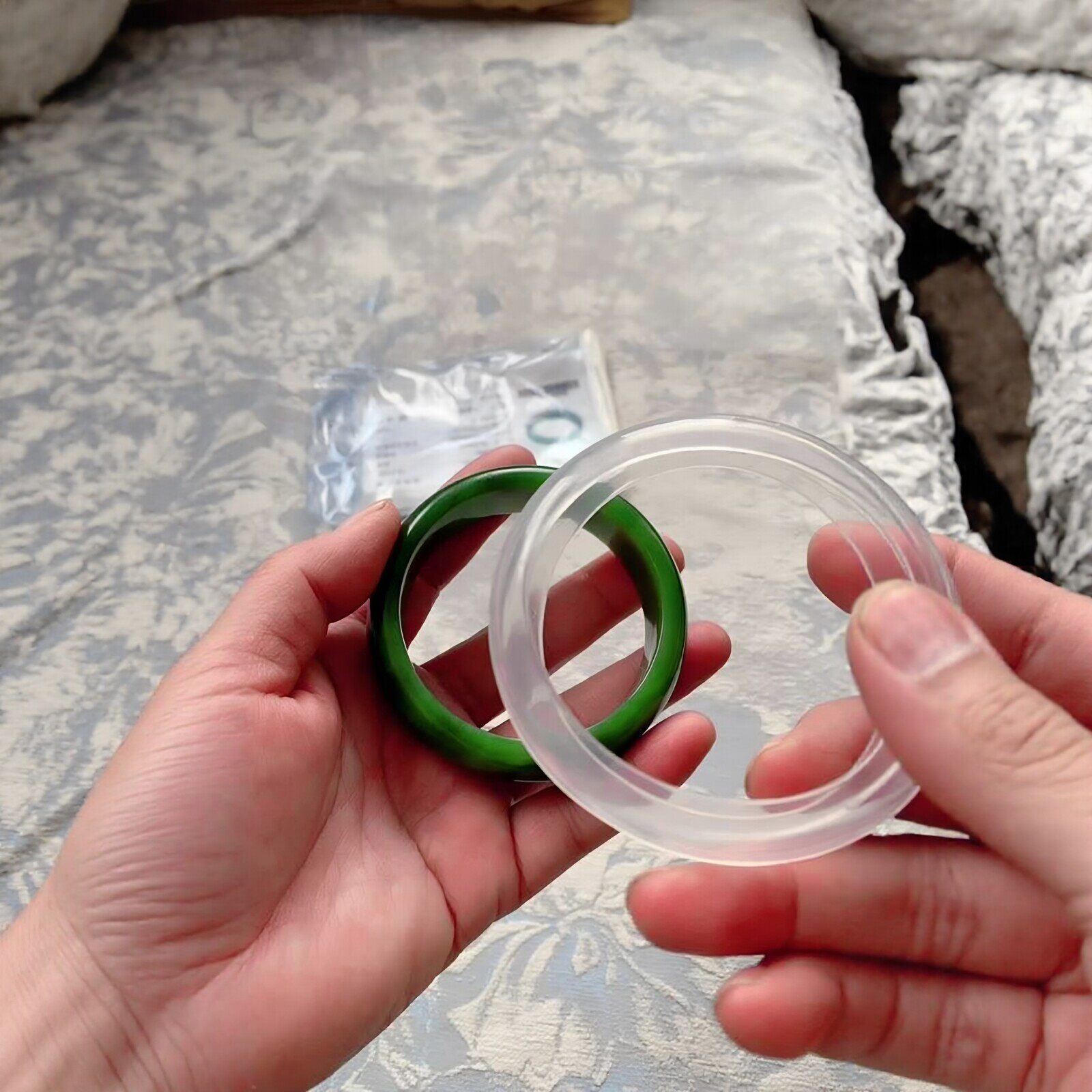 玉手镯保护套透明硅胶保护膜隐形防磕碰防刮花防水首饰配饰保护套