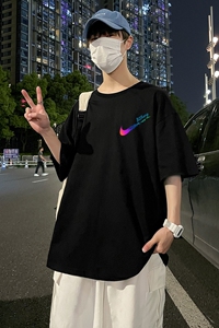 D2226 港风室外纯棉男短袖港风对勾后背印花宽松休闲情侣装T恤图片