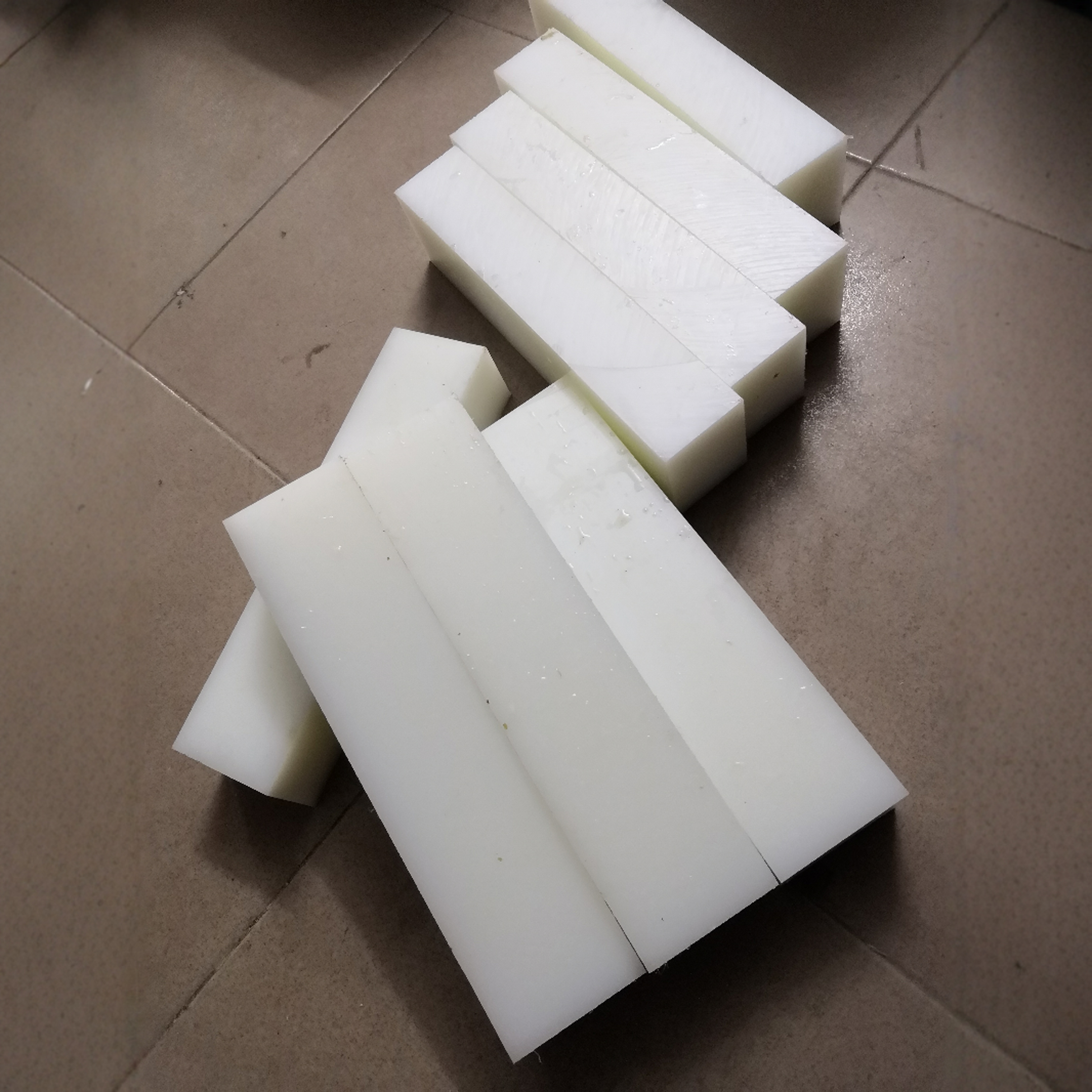 HM-PE塑料棒材黑色HM-PE板材，HMPE500/1000棒性能表pe棒 方块pe