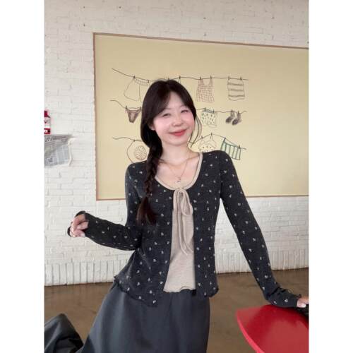 大码胖mm韩系温柔风碎花假两件长袖上衣撞色百搭显瘦小衫