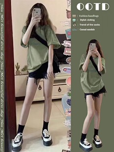 夏季盐系穿搭一整套小个子高级感俏皮活泼减龄上衣短裤子两件套装