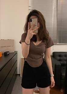 夏季2023年新款女可盐可甜高级感性感辣妹纯欲风上衣短裤两件套装