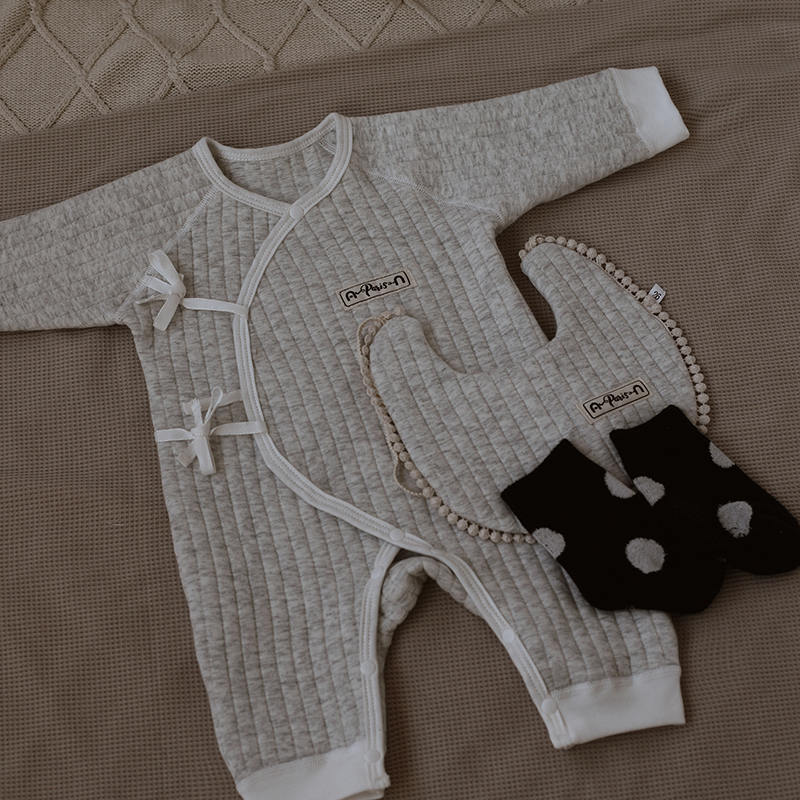 新生儿宝宝夹棉连体衣秋冬季保暖