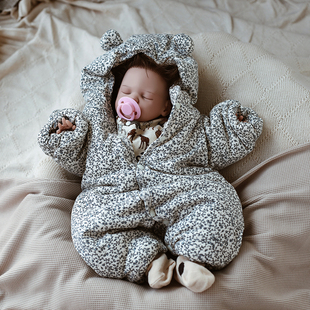 婴姿新生婴儿衣服冬装连体衣包脚满月宝宝夹棉加厚棉衣外出服抱衣