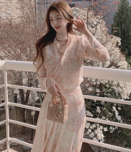 包臀半裙套装 韩国代购 2023年春4.7小女人优雅丝带拼接领花色衬衫