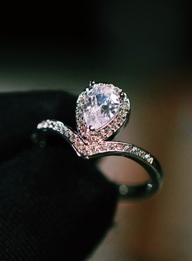 冷淡风锆石结婚婚礼求婚拍摄道具开口皇冠戒指女可调节小众设计