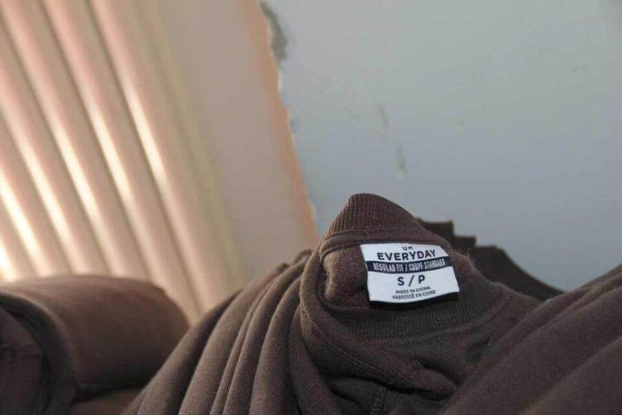 4月21日天津西青区服装公司服装及设备网络拍卖公告