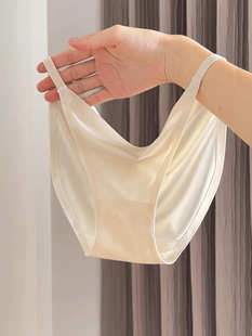 不愧是瑜伽老师推荐的无痕内裤！手感巨丝滑~高开叉设计不勒肉肉~