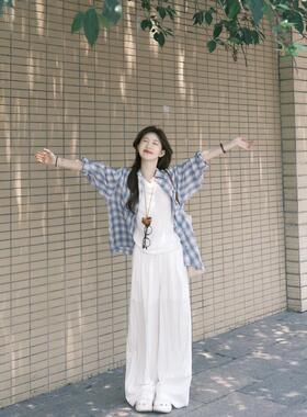 夏季搭配一整套蓝色格纹衬衫白色内搭阔腿裤三件洋气质随意慵懒风