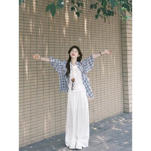 格纹衬衫白色内搭阔腿裤