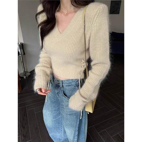 浣熊绒V领短款套头毛衣女