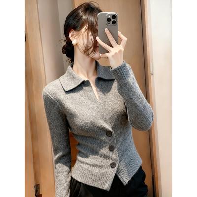 时尚松弛感翻领灰色毛衣