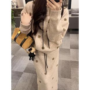 巨好看一整套穿搭女2025秋冬高级感重工串珠连帽卫衣半身裙两件套