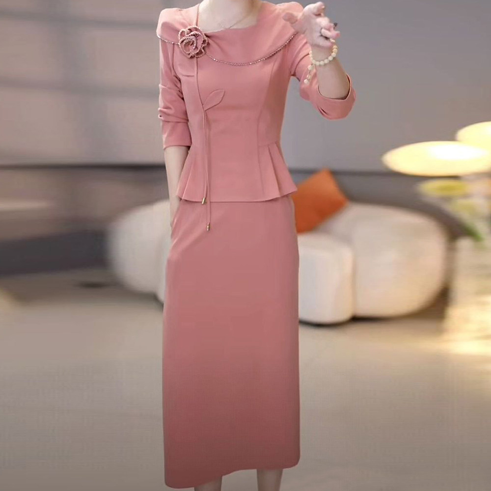 高端洋气设计感小衫搭半身裙女2025年秋季修身显瘦遮肚中长款裙子