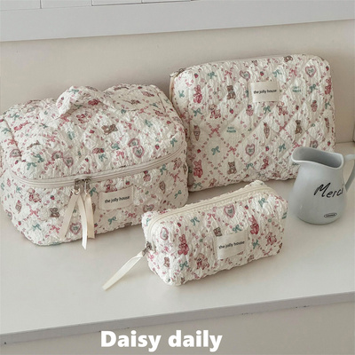 碎花咩咩化妆包泡泡褶皱洗漱包可爱便携大容量手提款收纳包美妆包