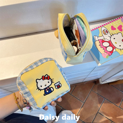 2025新款可爱猫咪格子帆布收纳小包韩系拍立得便携大容量化妆包