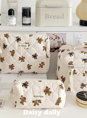 可爱小熊手提化妆包女便携大容量2024新款旅行护肤品收纳袋洗漱包