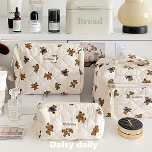 可爱小熊手提化妆包女便携大容量2024新款 旅行护肤品收纳袋洗漱包