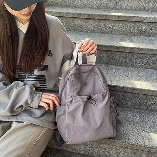 日系纯色户外登山包女轻便休闲双肩背包轻量化短途旅行运动包